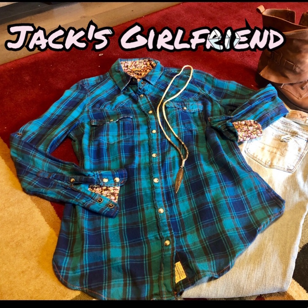 NWOT JACKS GIRLFRIEND PLAID BUTTON UP